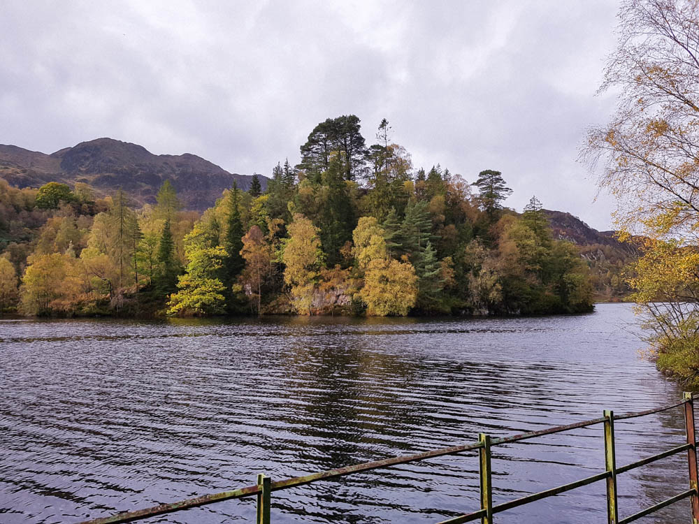 vue sur le loch katerine en ecosse
